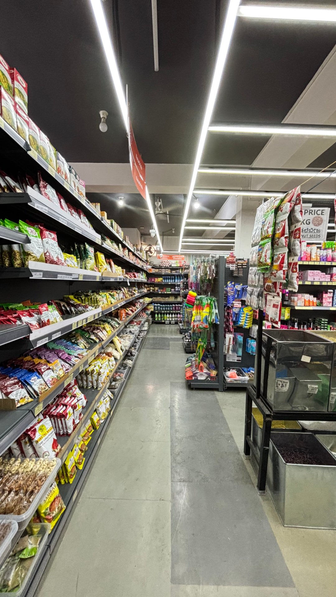 Snacks and household aisle inside an OLTOWNS store